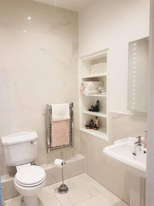 Spacious Apartment In The Heart Of Camden Town Londra Dış mekan fotoğraf
